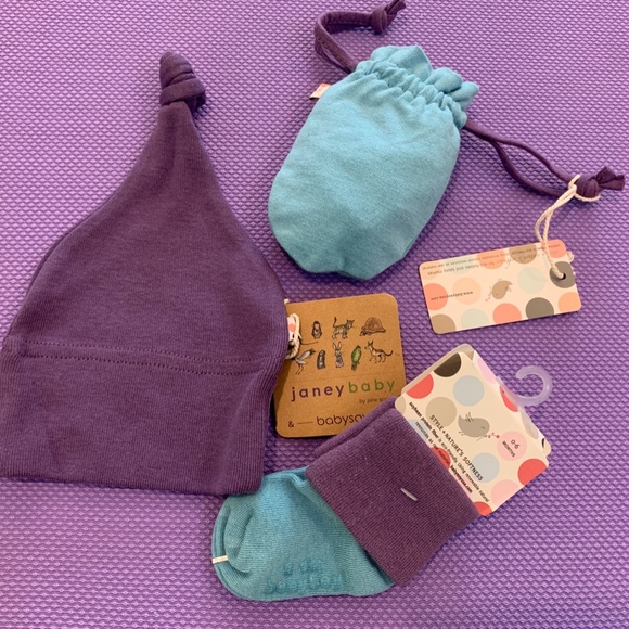 Babysoy Newborn Gift Set - Hat/Sock/Newborn Mittens - 0-6 months - Picture 2 of 10